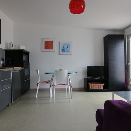 Cottages De La Ville Daniou Langrolay Bagian luar foto
