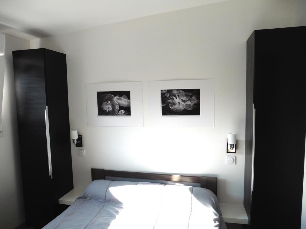 Cottages De La Ville Daniou Langrolay Bagian luar foto